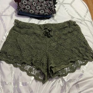 No Boundaries Army Green Shorts - Size L
